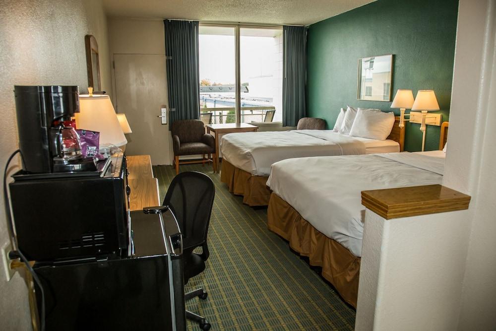 Baymont By Wyndham Fargo Hotel Exterior foto