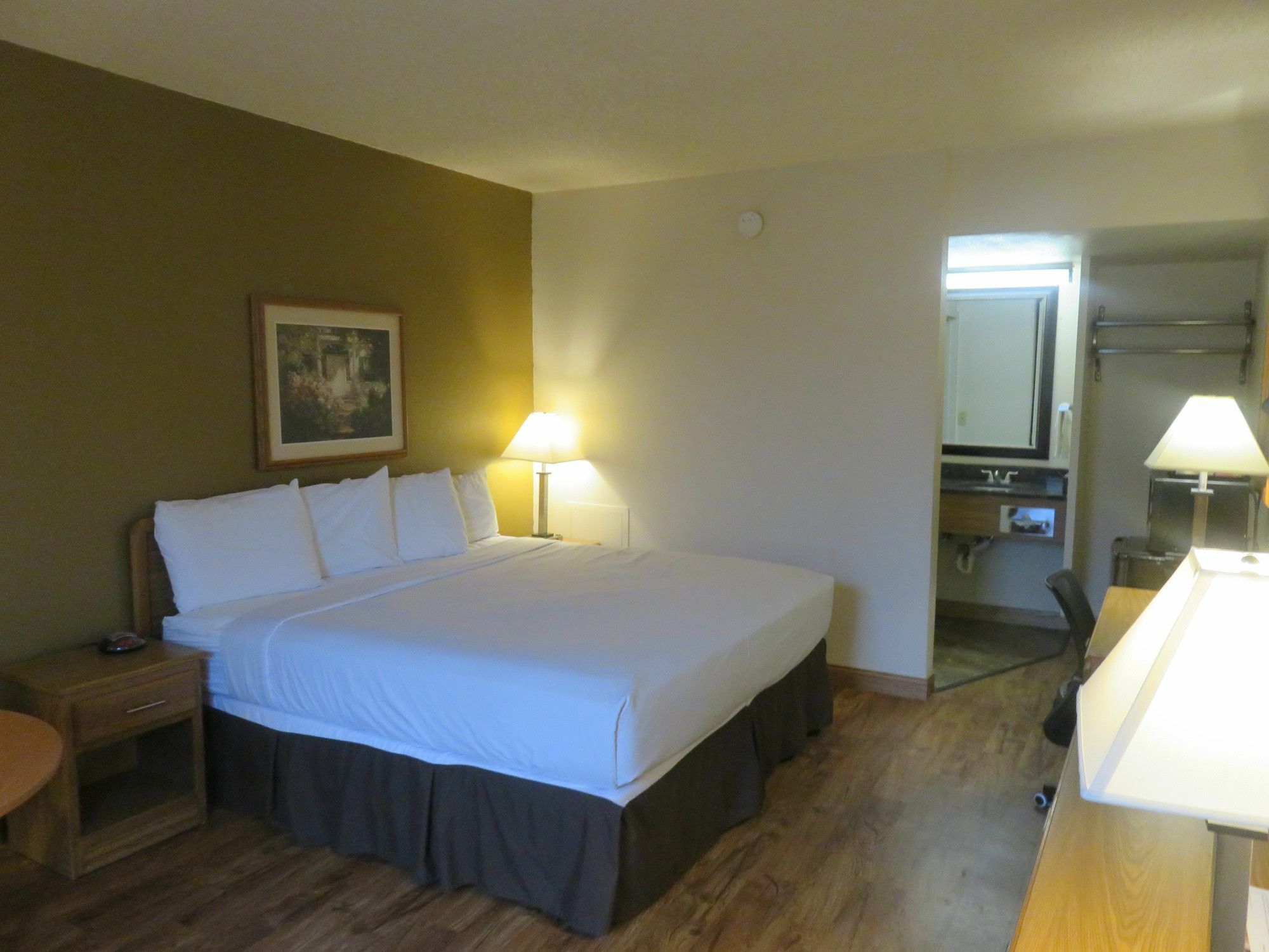 Baymont By Wyndham Fargo Hotel Exterior foto